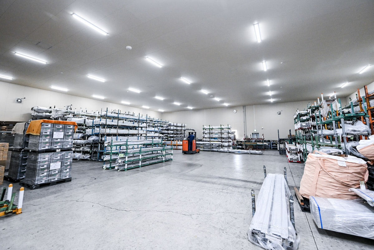 倉庫内部の保管エリア（基礎・床コンクリート施工を含む施設）